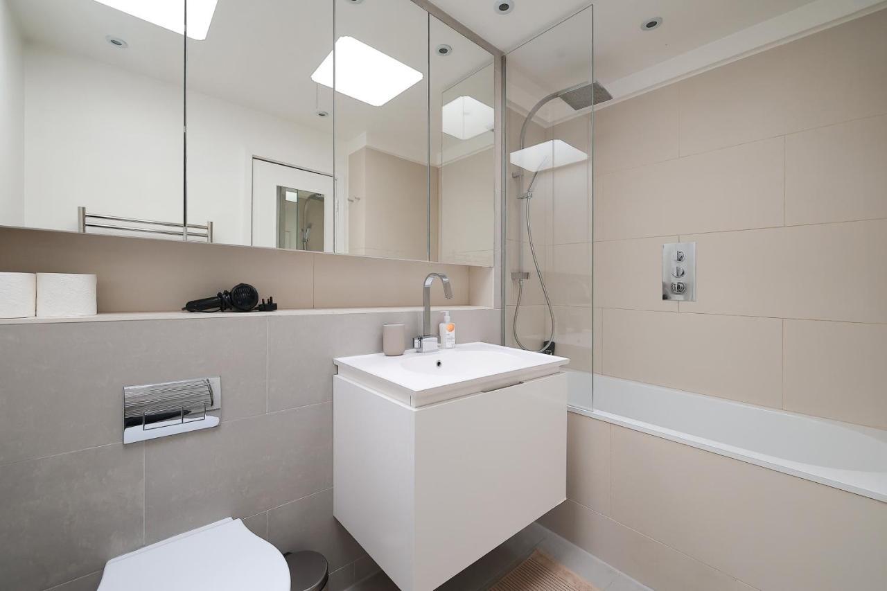 2 Bedroom Chic Apartment With Private Balcony In Notting Hill Лондон Екстериор снимка